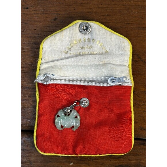 Vintage Light Green Jade Carved Pendant Charm & Satin Bag - Picture 2 of 9